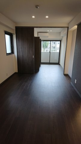 【居間・リビング】ブロード江坂広芝町レジデンス