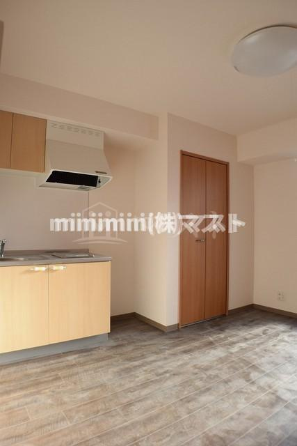 グランパシフィック芦原橋駅前の居間・リビング