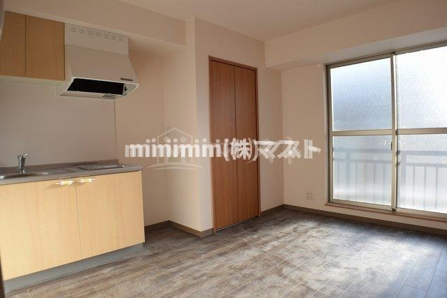 グランパシフィック芦原橋駅前の居間・リビング