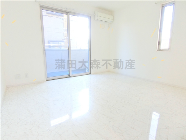 MJ(エムジェーキャッスルの居間・リビング|南向きバルコニーの洋室7.5帖！ウォークインクローゼット付！