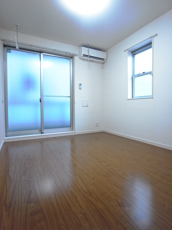 リブリ・クローリスの居間・リビング|7.5帖の広々洋室♪