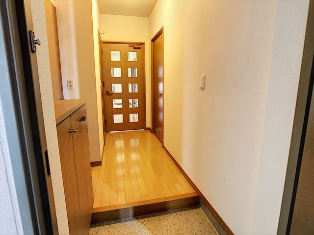 天神通弐番館の玄関