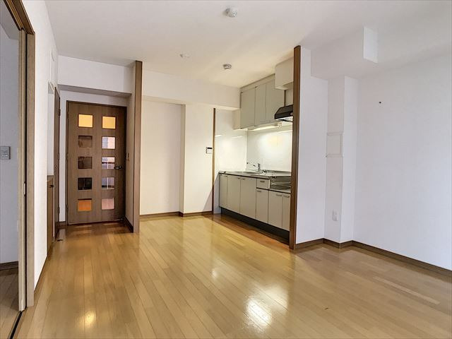 天神通弐番館の居間・リビング