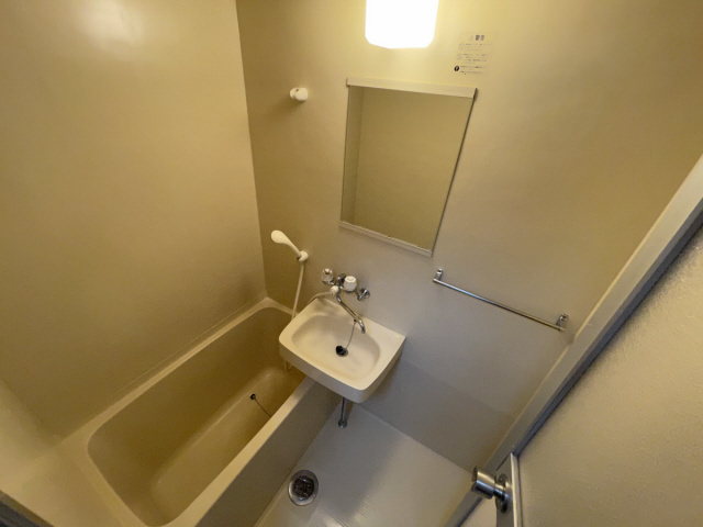 ファミーラ甲南の浴室