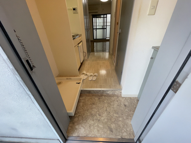 ファミーラ甲南の玄関