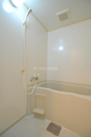 ネッサンスＫの浴室