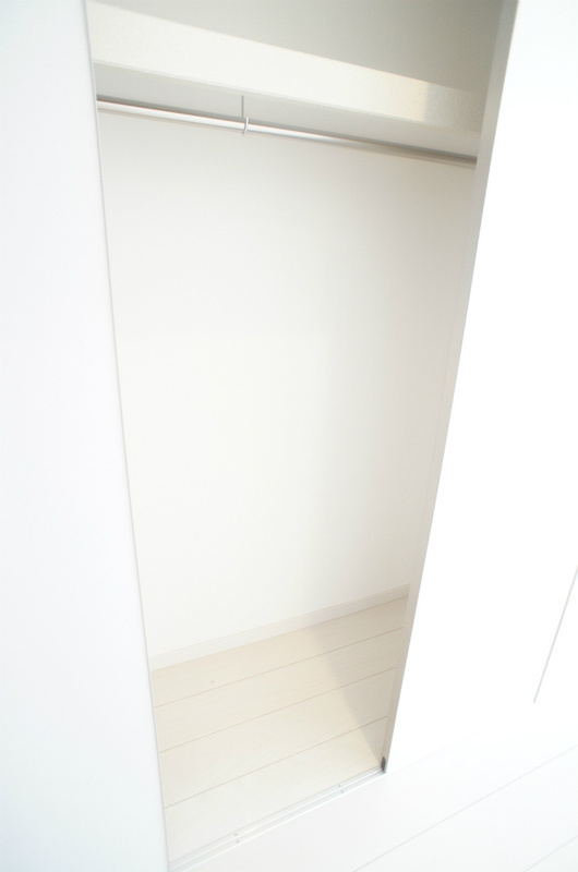 リブリ・アラノエの収納|ハンガーラック付きで楽々収納♪