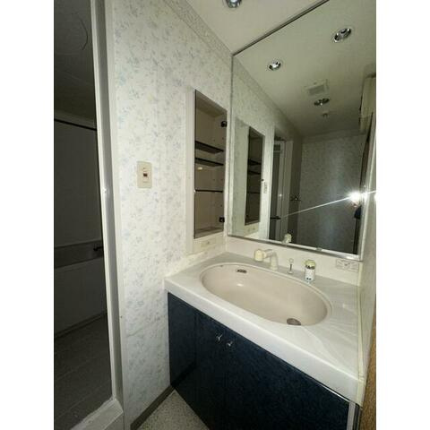 ベイサイトコート横浜の洗面所|人気の独立洗面台♪