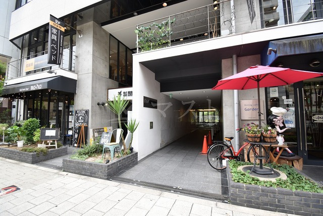 大阪市中央区本町橋の賃貸マンションのエントランス