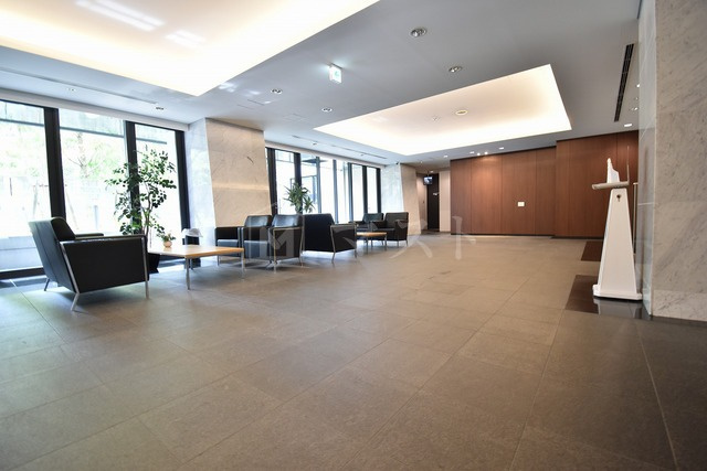 大阪市中央区本町橋の賃貸マンションのロビー