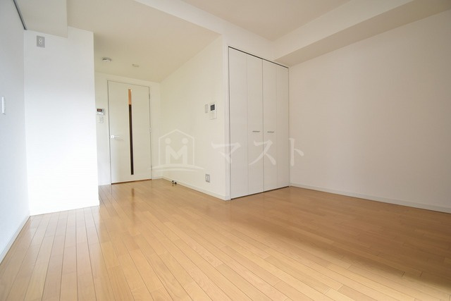 大阪市中央区本町橋の賃貸マンションの居間・リビング