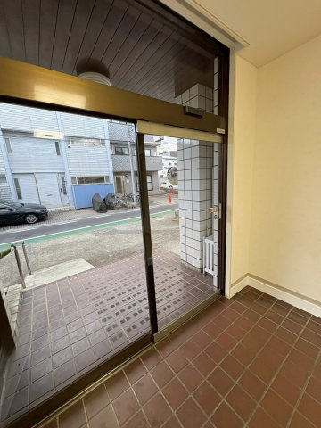 伊勢原市伊勢原３丁目の店舗事務所のエントランス