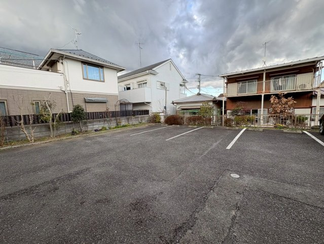 伊勢原市伊勢原３丁目の店舗事務所の駐車場