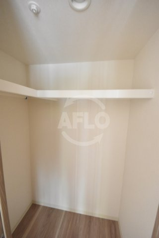 プレサンス京町堀の収納|プレサンス京町堀　ウォークインクローゼット