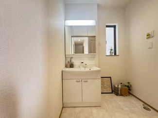 【独立洗面台】 | 糸満市西崎町（全2棟）ラストA号棟 | A号棟　三面鏡付き洗髪洗面化粧台♪