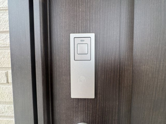 【玄関】 | 糸満市西崎町（全2棟）ラストA号棟 | A号棟　スマートキー付き♪