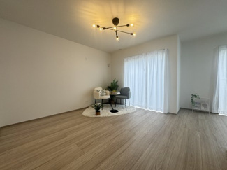 【居間・リビング】 | 糸満市西崎町（全2棟）ラストA号棟 | A号棟　LDK16帖♪