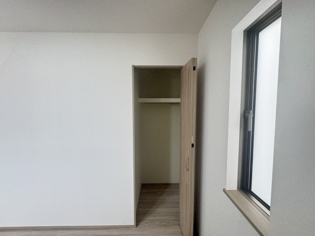 糸満市西崎町（全2棟）ラストA号棟の収納|A号棟　洋室5.25帖＋CL付き♪