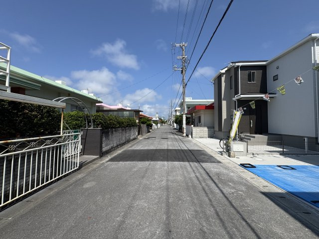 糸満市西崎町（全2棟）ラストA号棟の前面道路含む現地写真|※北側公道6m♪