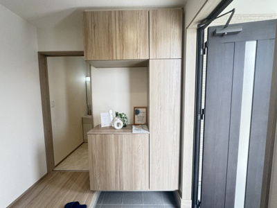 【玄関】 | 糸満市西崎町（全2棟）ラストA号棟 | A号棟　十分な収納付き玄関♪