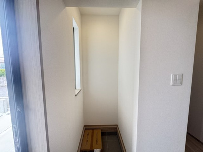 【玄関】 | 糸満市西崎町（全2棟）ラストA号棟 | ※同仕様写真です