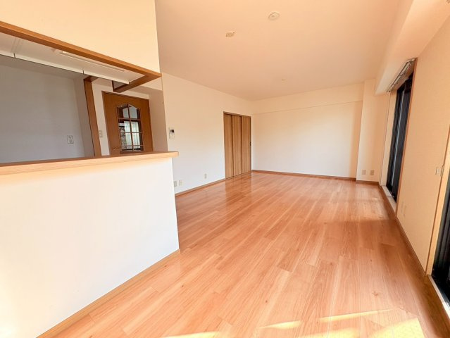 フォーラムノリタケ２番館の居間・リビング