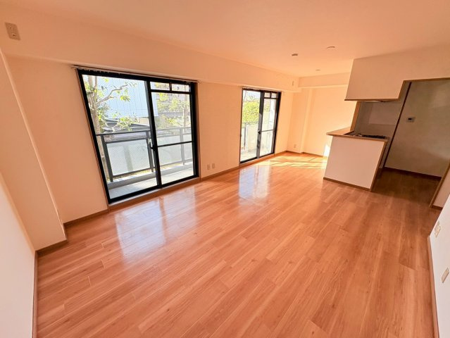 フォーラムノリタケ２番館の居間・リビング