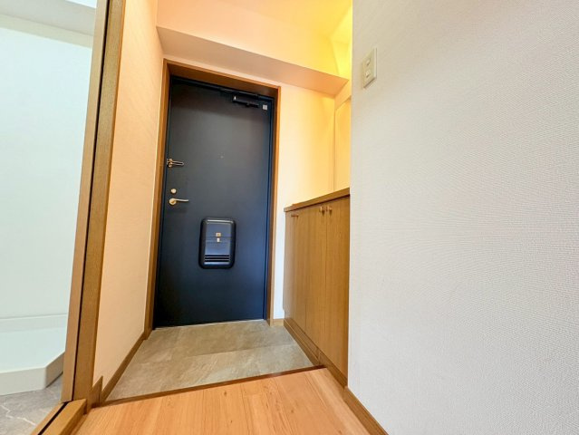 フォーラムノリタケ２番館の玄関