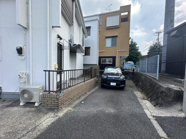川崎市多摩区菅北浦３丁目の一戸建ての駐車場