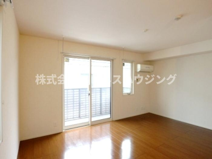 プレジールヤストシの居間・リビング