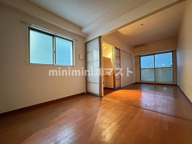 アスリート御堂筋本町の居間・リビング