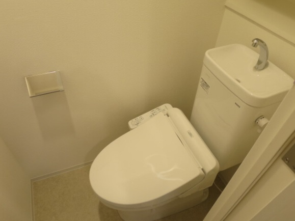 KDXレジデンス蒲田南のトイレ|温水洗浄便座付きのトイレ