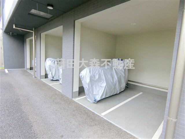 KDXレジデンス蒲田南のその他共用部分|屋根付きバイク置き場　空き状況等詳細はお問合せ下さい。