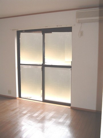 ガーデンヒルズの居間・リビング