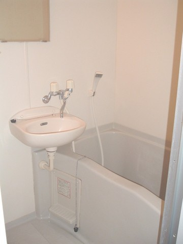 ガーデンヒルズの浴室