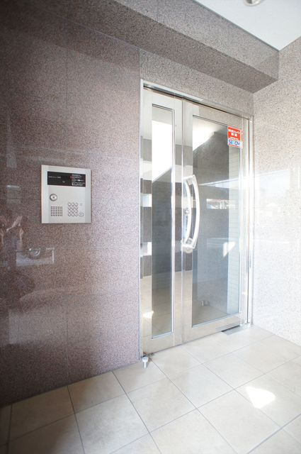 マリンパレス登戸のエントランス|エントランスはオートロックです