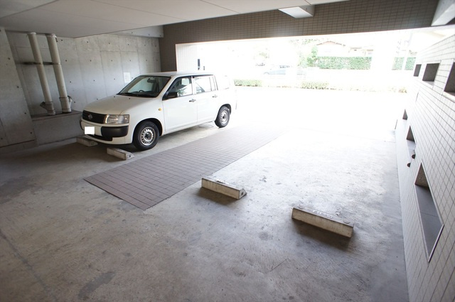 マリンパレス登戸の駐車場|敷地内駐車場あります