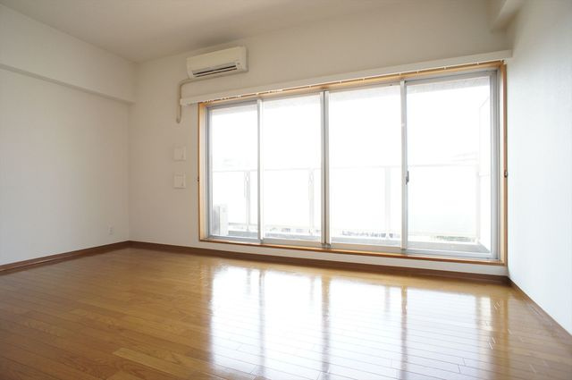 マリンパレス登戸の居間・リビング|洋室