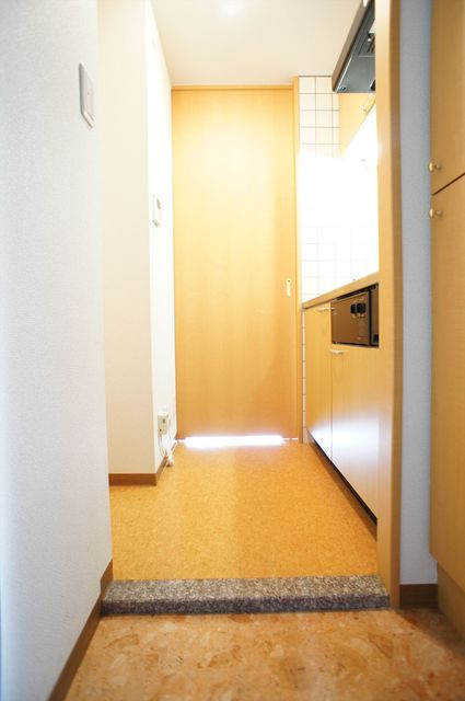 マリンパレス登戸の居間・リビング|玄関廊下