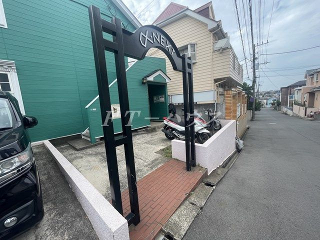 習志野市花咲１丁目のアパートのエントランス