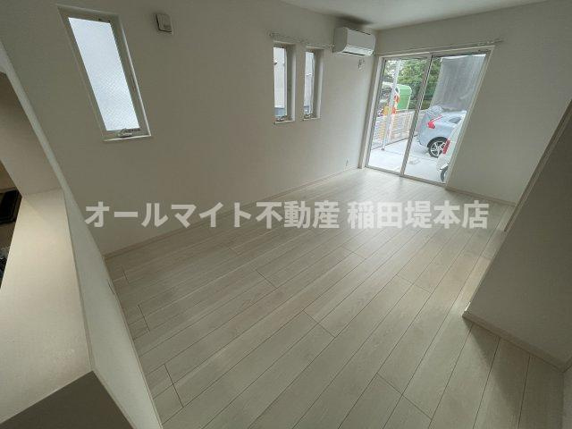 川崎市多摩区中野島６丁目の一戸建ての居間・リビング