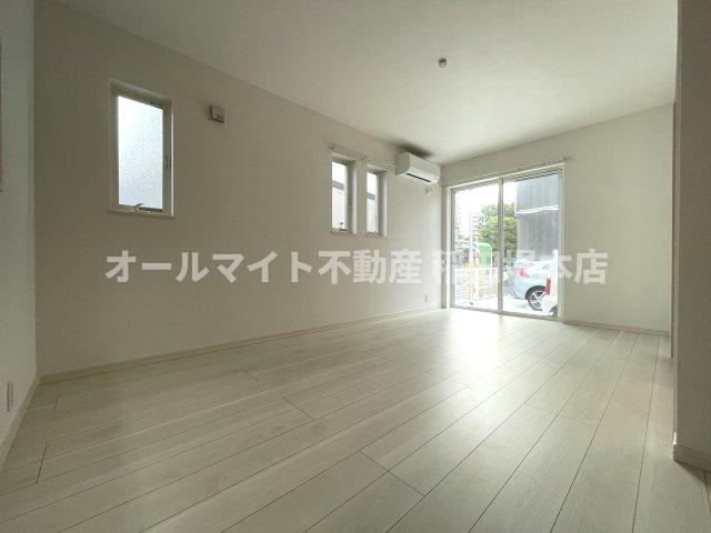 川崎市多摩区中野島６丁目の一戸建ての居間・リビング