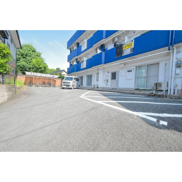 トランウエストの駐車場