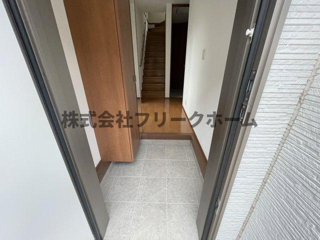 武蔵野市境南町２丁目のアパートの玄関