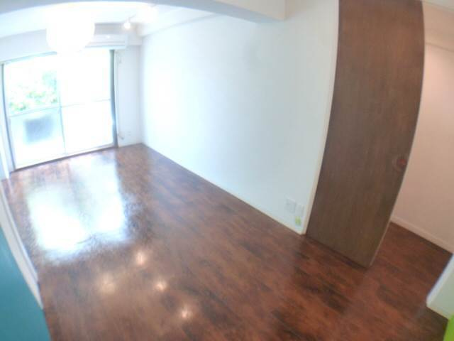 津の峰マンションの居間・リビング