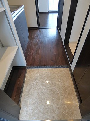 シュマンセプト神戸の玄関