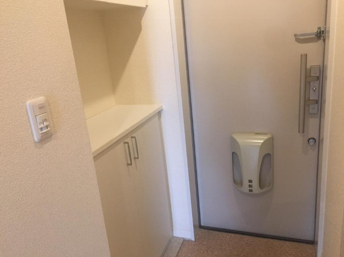 CERISE岡本（スリーズ岡本）の玄関