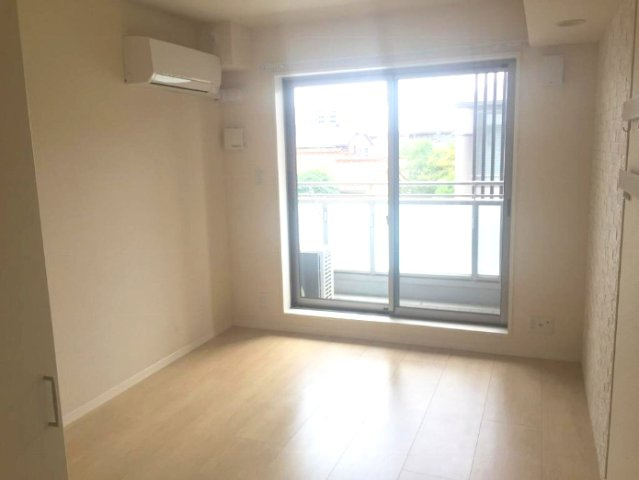 CERISE岡本（スリーズ岡本）の居間・リビング