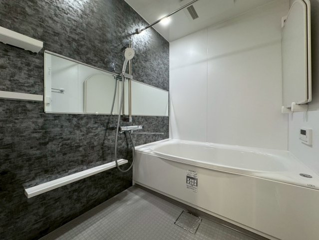 ロイヤル芦屋川の浴室