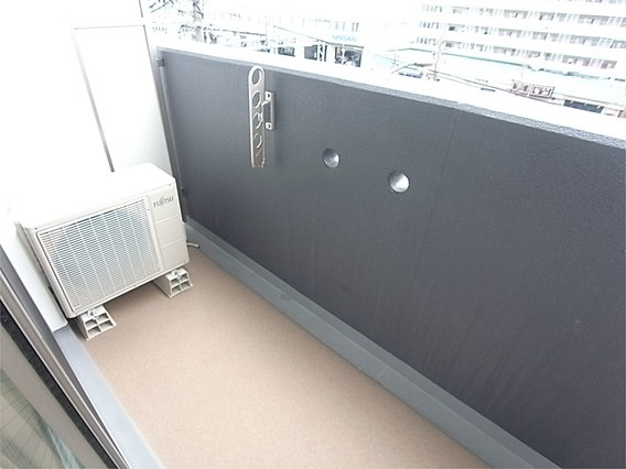 アドバンス三宮ラシュレのバルコニー